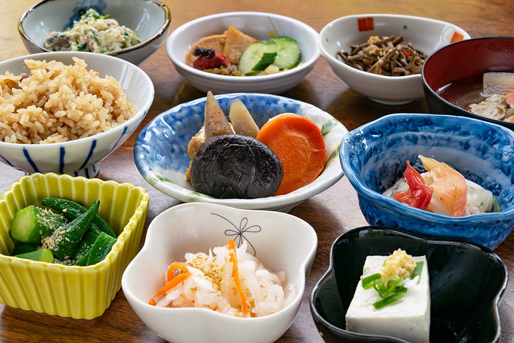 食べるならコレ　田舎料理バイキング